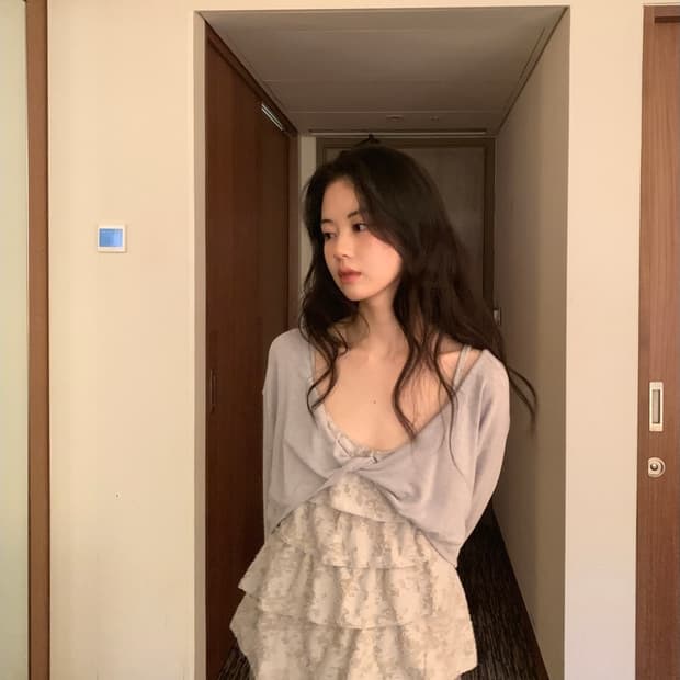 [새상품] 데일리마켓 캉캉 슬리브리스 블라우스