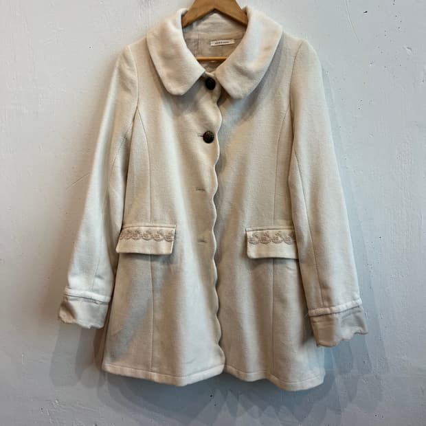 액시즈팜 리본 코트