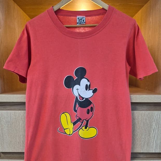 90s Vintage
Mickey Mouse
T-Shirt