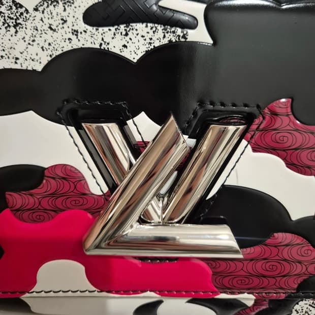 (새상품 한정판) 루이비통 트위스트 MM 카모 리미티드에디션 팝니다