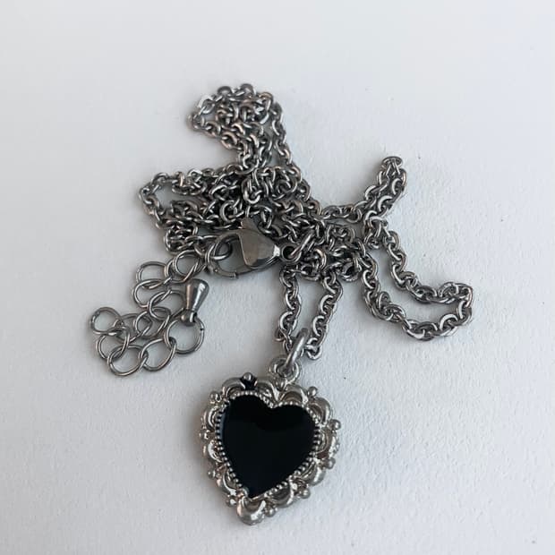 black heart necklace