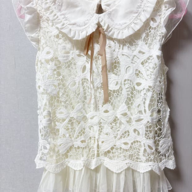 리즈리사 짜쟌씨 화이트 레이스 펀칭 로걀탑