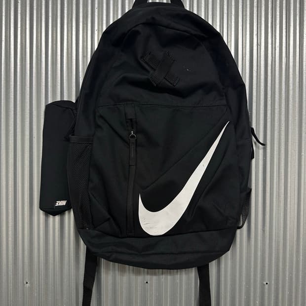 [FREE] 나이키 백팩 필통포함 NIKE