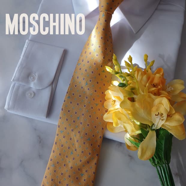 모스키노 실크 옐로 이니셜 자카드 넥타이 8.2cm A+등급 A18858