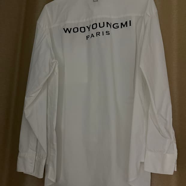 우영미 2025 화이트셔츠 사이즈50(105)팝니다