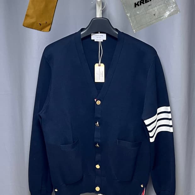 [정품] 새상품급 , 25년식 / 5 톰브라운 밀라노스티치 금장 가디건