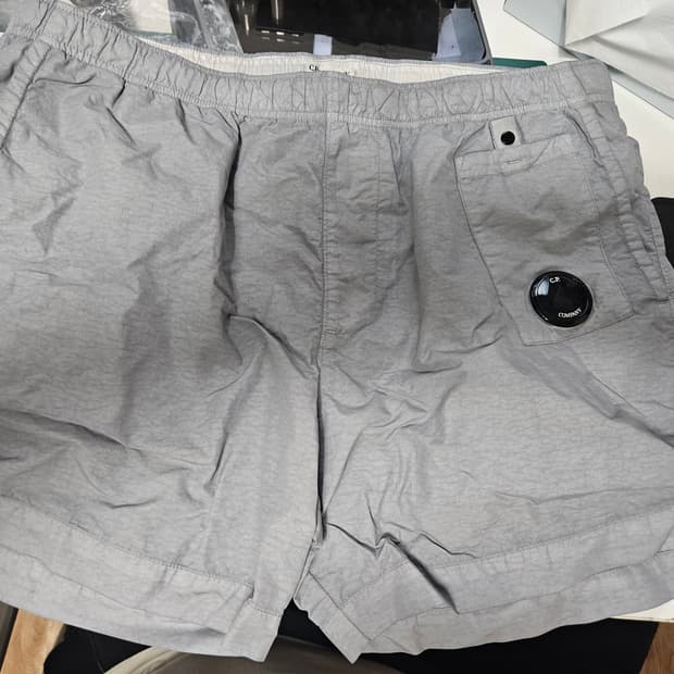 cp컴퍼니 플렛 나일론 스웜 팬츠