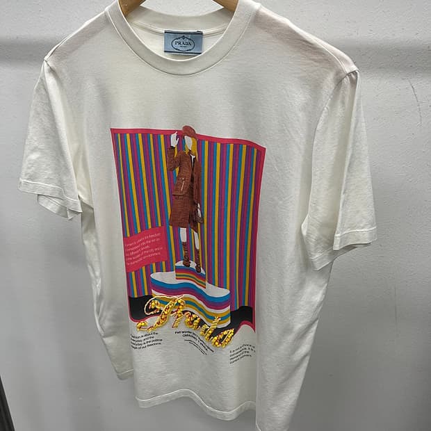 여) 프라다 프린트 반팔티 