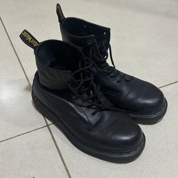 닥터마틴 1460 8홀 240