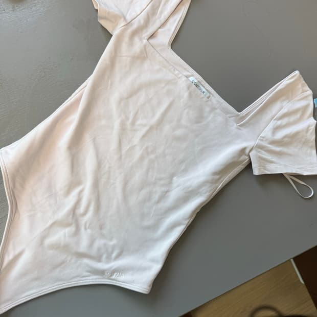 aritzia 베이비핑크 바디수트