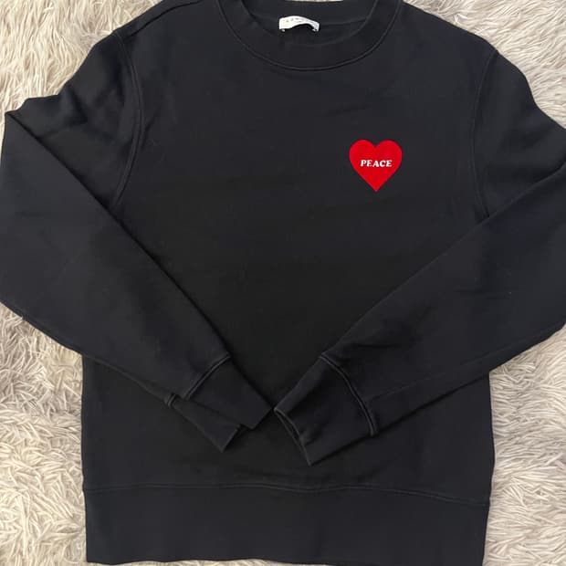 산드로 맨투맨 블랙 Peace 하트 자수