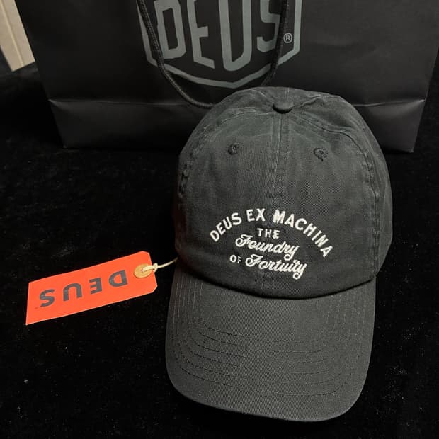 데우스 엑스 마키나 볼캡