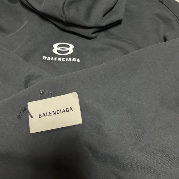 발렌시아가 유니티로고 크롭 후드티 2사이즈 급처