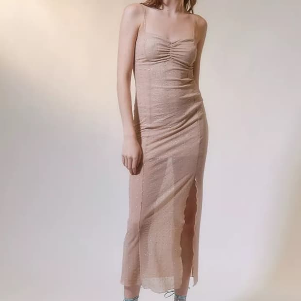 얼반아웃피터스 누드 베이지 반짝이 시스루 캐미숄 롱 원피스