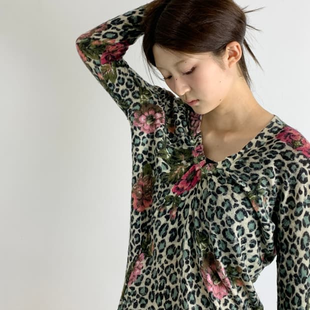 겐조 레오파드 플라워 패턴 알파카 브이넥 니트