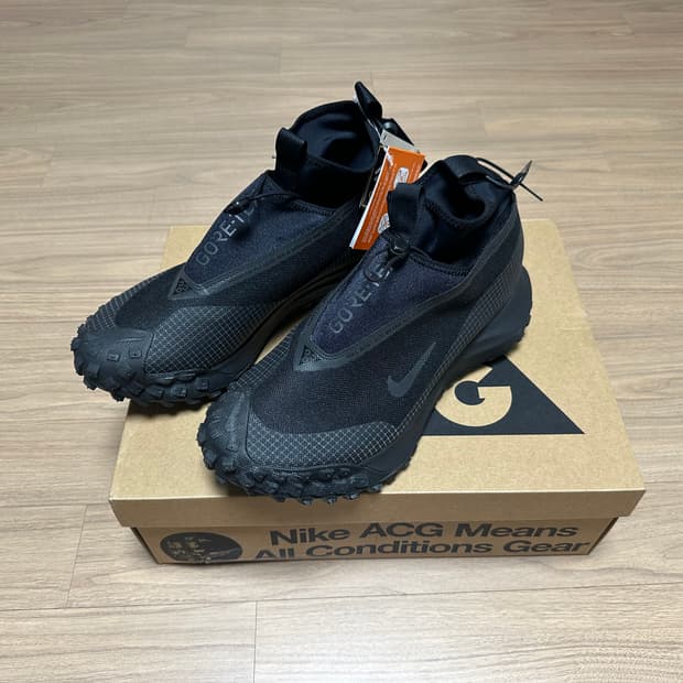 나이키 ACG 마운틴 플라이 고어텍스 블랙 앤 다크 그레이 290
