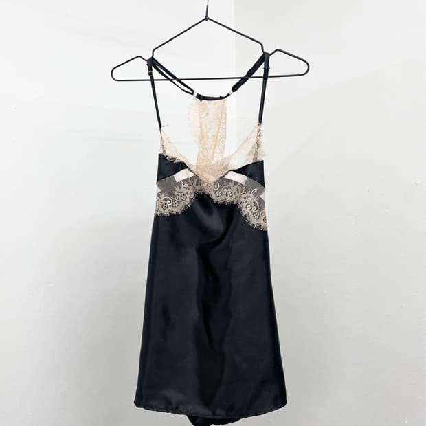 블랙 새틴 레이스 슬립