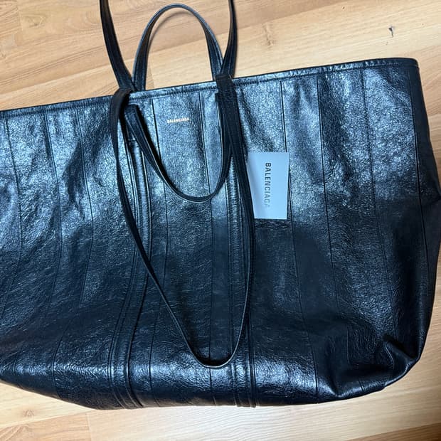 발렌시아가 이스트웨스트 라지백