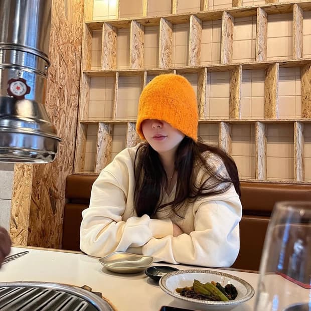 Oui mais non 브이넥 맨투맨