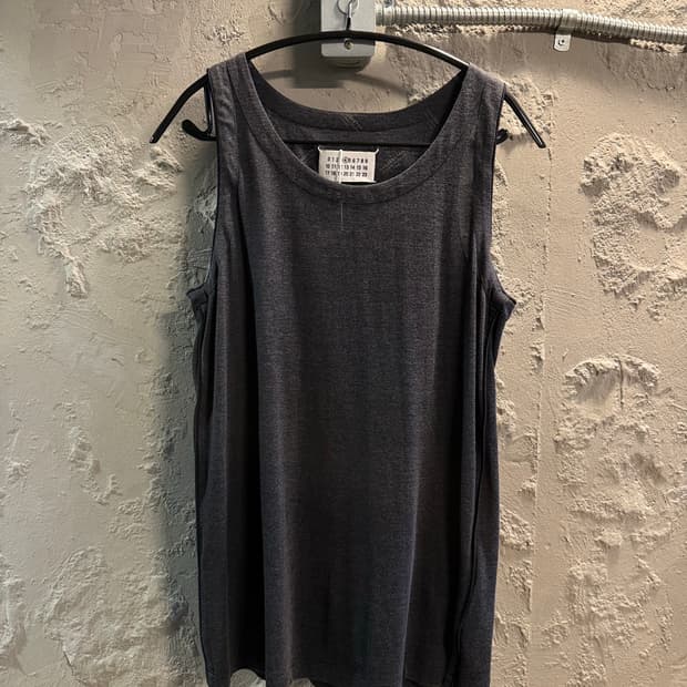 42 메종 마르지엘라 MARGIELA 슬리브리스 탱크탑 차콜