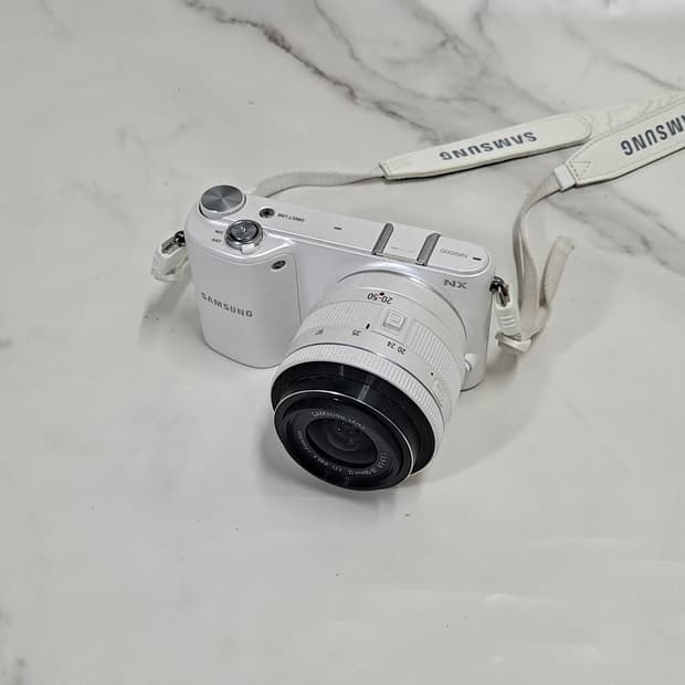 삼성 미러리스 NX2000 /20-50mm 렌즈