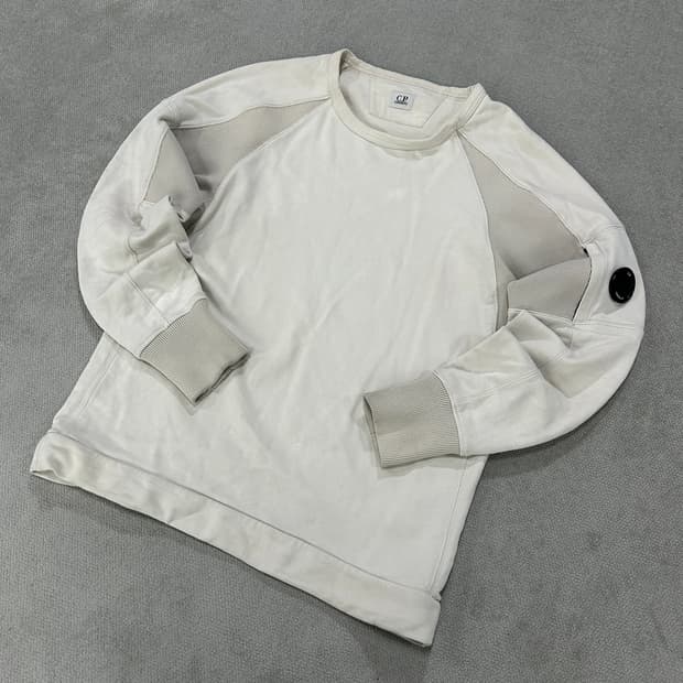 Cp컴퍼니 정품 화이트 맨투맨 m