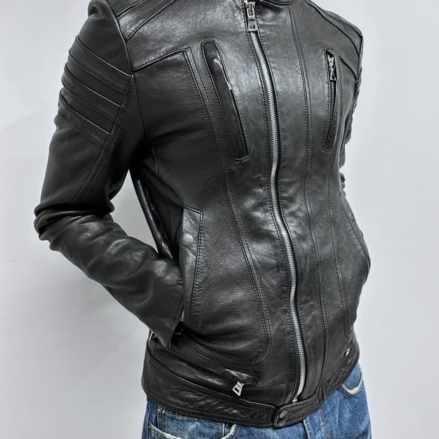 이탈리안 멀티 판넬 사선 램스킨 자켓