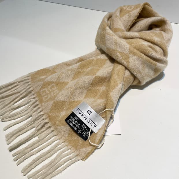 지방시 아가일 패턴 캐시미어 목도리 A1426