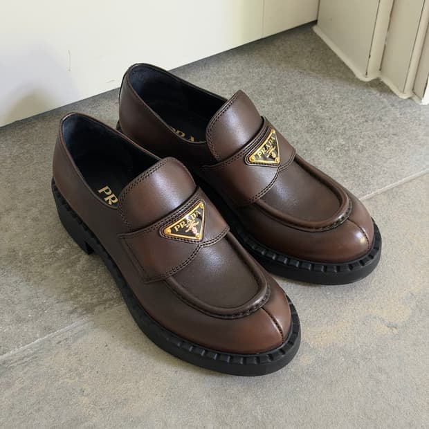 프라다 초콜릿 레더 로퍼