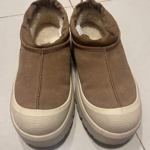 어그 타스만 하이브리드 250사이즈