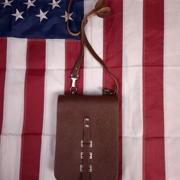 새제품  오리지날 구형 동독군 리얼레더 맵케이스백