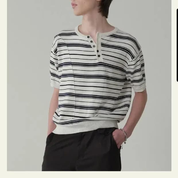 웨이비니스 한정 헨리넥 2사이즈 판매합니다