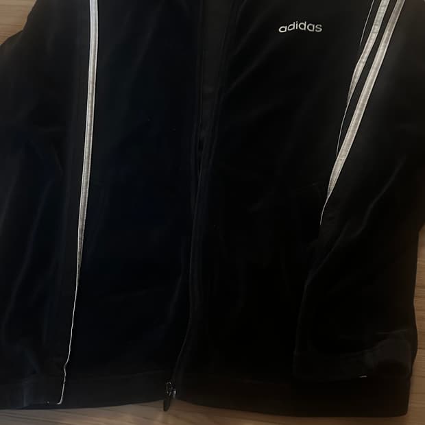 블랙 아디다스 벨벳 집업 100사이즈