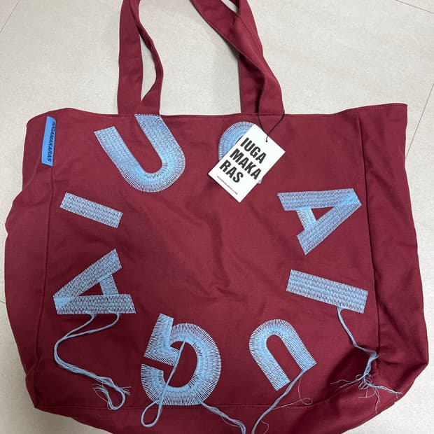 새상품 이우가마카라스 숄더백 버건디