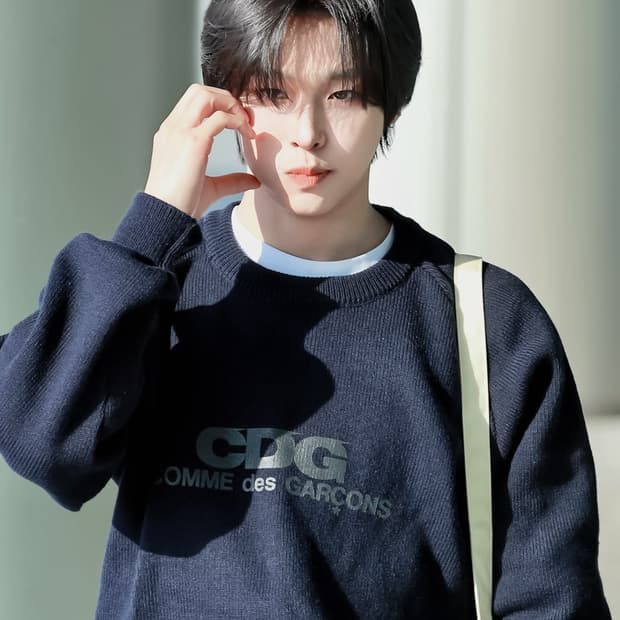 리쿠 착용 CDG 라운드넥 스쿨 풀오버 네이비