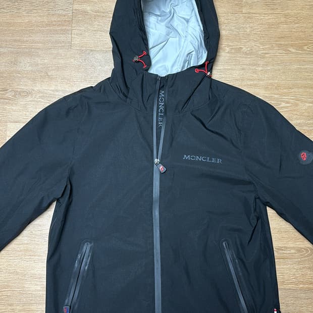 몽클레어 바람막이(여성용) 사이즈2 판매합니다!
