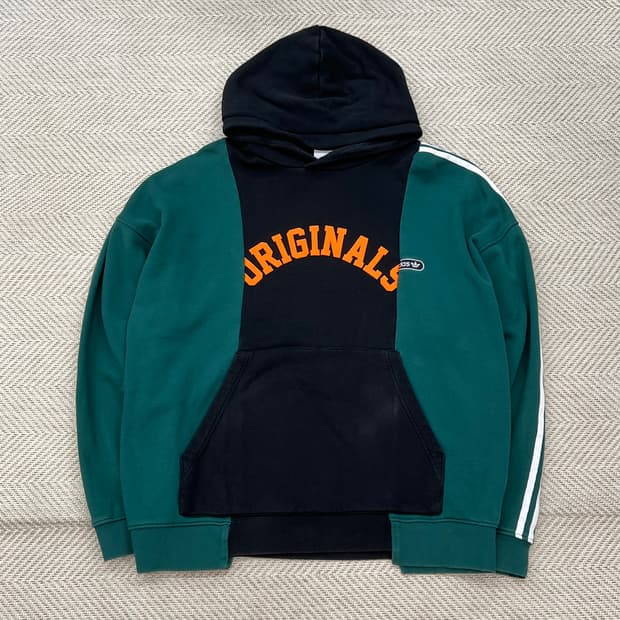 아디다스 배색 후드티 r2477