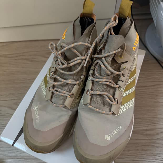 아디다스 테렉스 고어텍스 등산화 285
