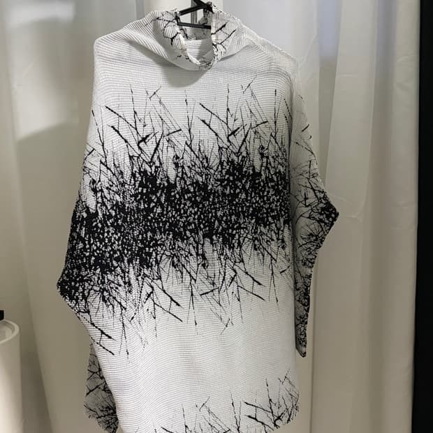 이세이미야케 무드 긴팔 티셔츠