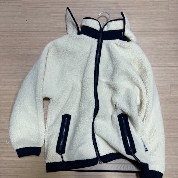 노티카 플리스 자켓입니다.