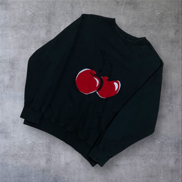 키르시 체리 빅로고 블랙 맨투맨