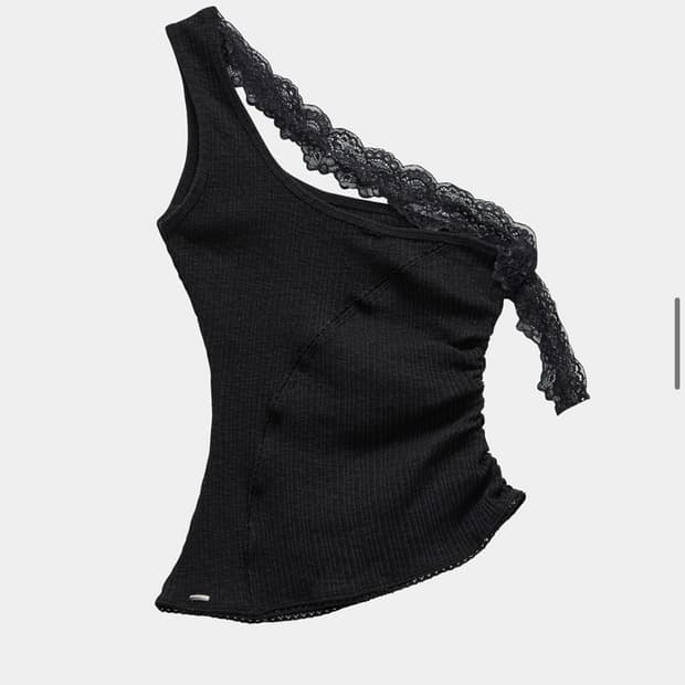 에트오소메 Lace One-Shoulder Shirring Top (Bl