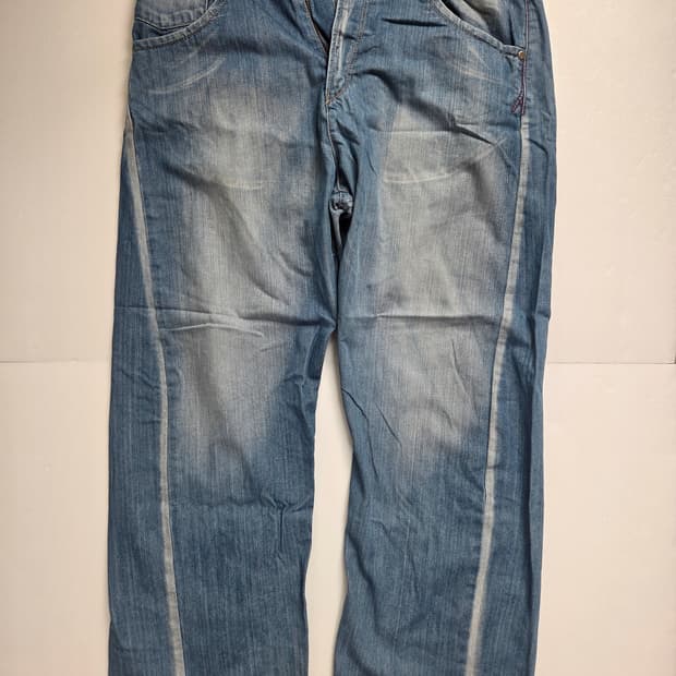 리바이스 엔지니어드 커브드진