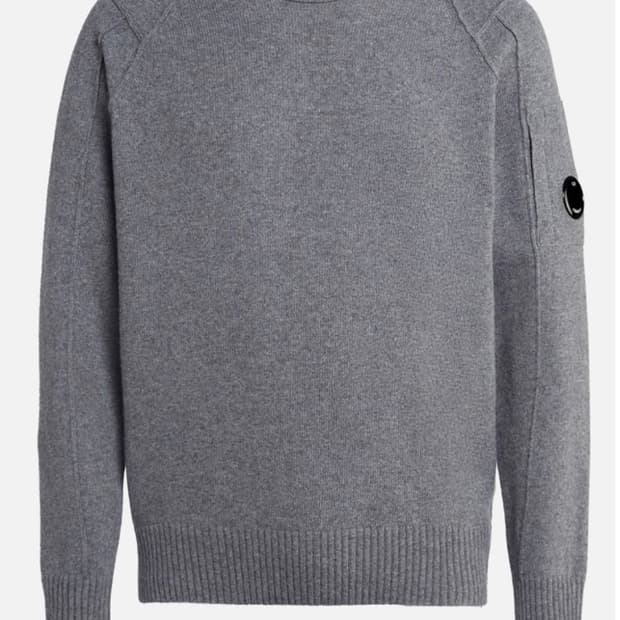 Cp컴퍼니 새상품 컨디션 니트 팝니다 