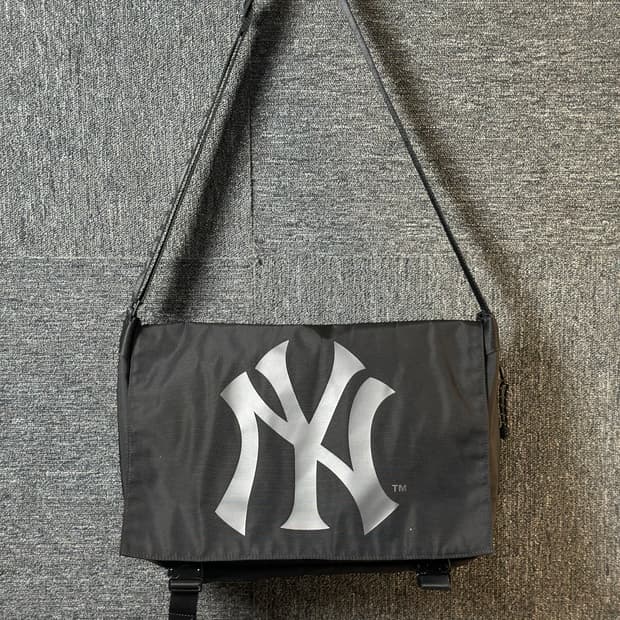 MLB 뉴욕 양키스 메신저백 블랙