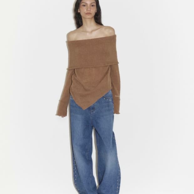 폴리수엠 오프숄더 브라운