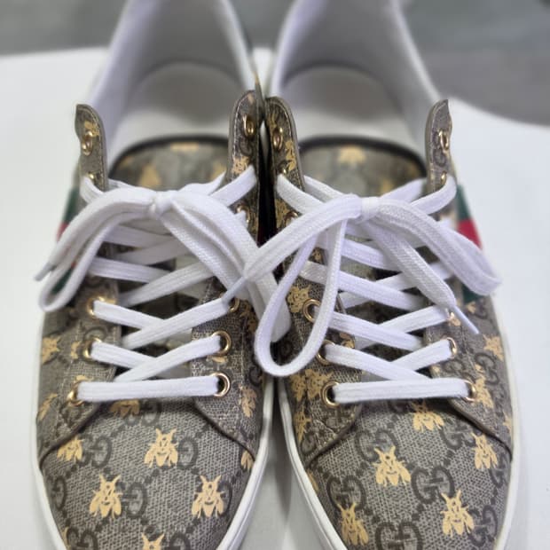 구찌 GG 수프림 꿀벌 에이스 스니커즈