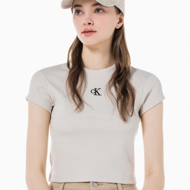 캘빈클라인 진 CK 립 크롭 슬림핏 반팔 티셔츠 아이보리