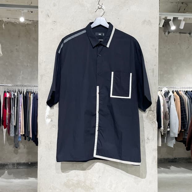 하레 블랙 패널 코튼 하프 셔츠
