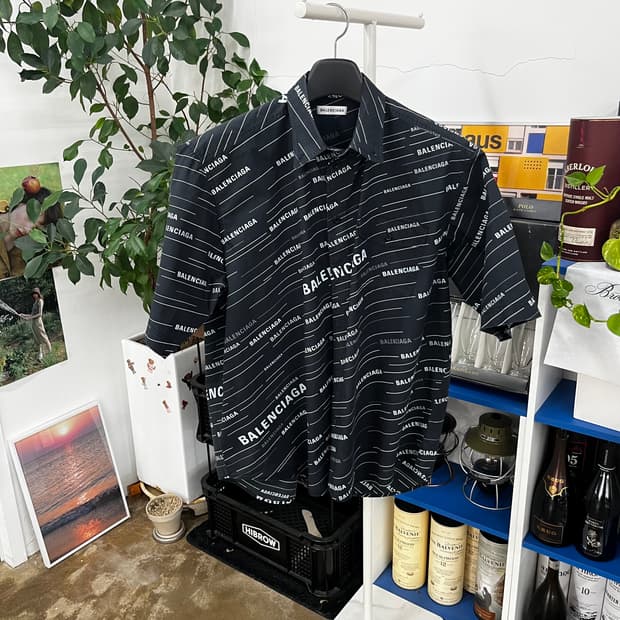 발렌시아가 멀티로고 반팔 셔츠 36